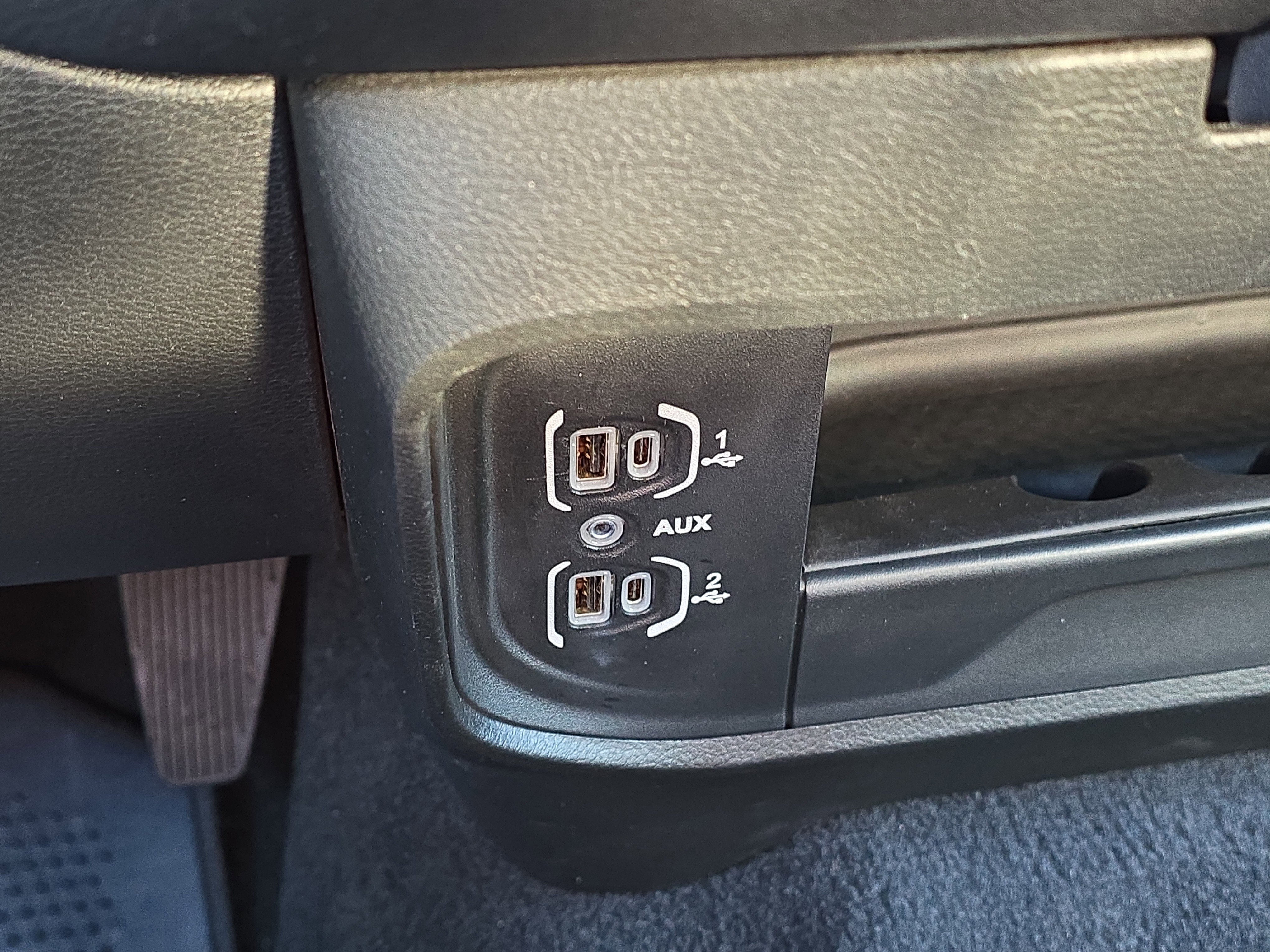 Used 2024 RAM 2500 Big Horn w/ Safety Group image 21