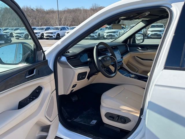 New 2026 Jeep Grand Cherokee Limited w/ Limited Altitude Package AWD/4WD image 15