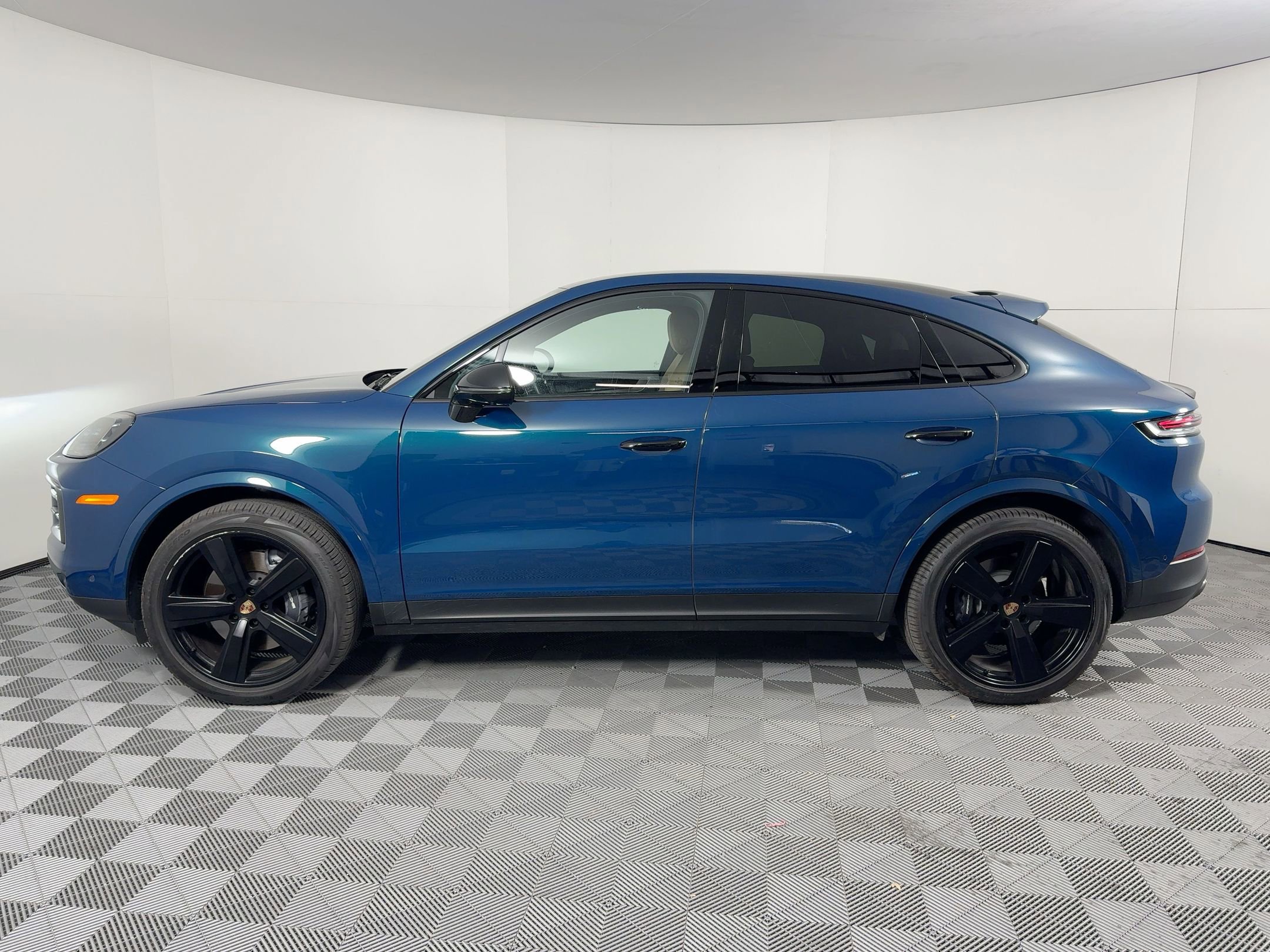 Certified 2025 Porsche Cayenne Coupe w/ Premium Package Plus image 2