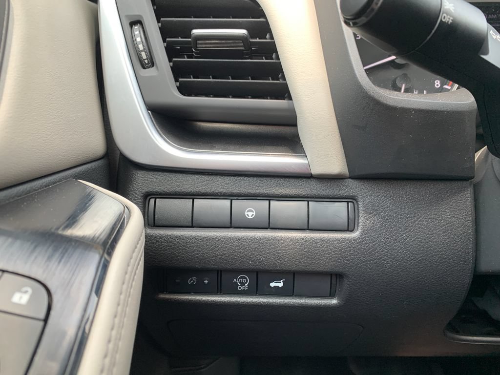 Used 2025 Nissan Rogue SV AWD/4WD image 19
