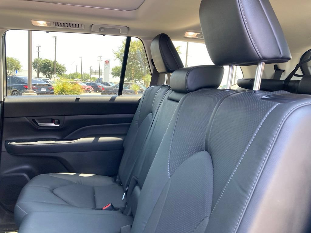 Used 2025 Toyota Grand Highlander AWD Hybrid image 11