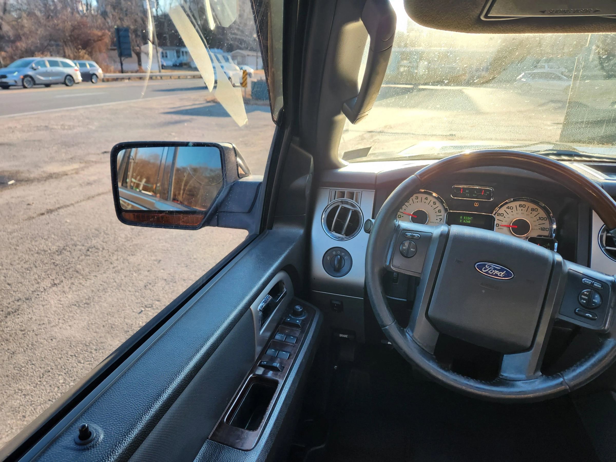 Used 2010 Ford Expedition Limited image 38