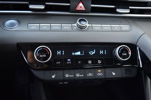 Used 2023 Hyundai Elantra SEL w/ Convenience Package image 14