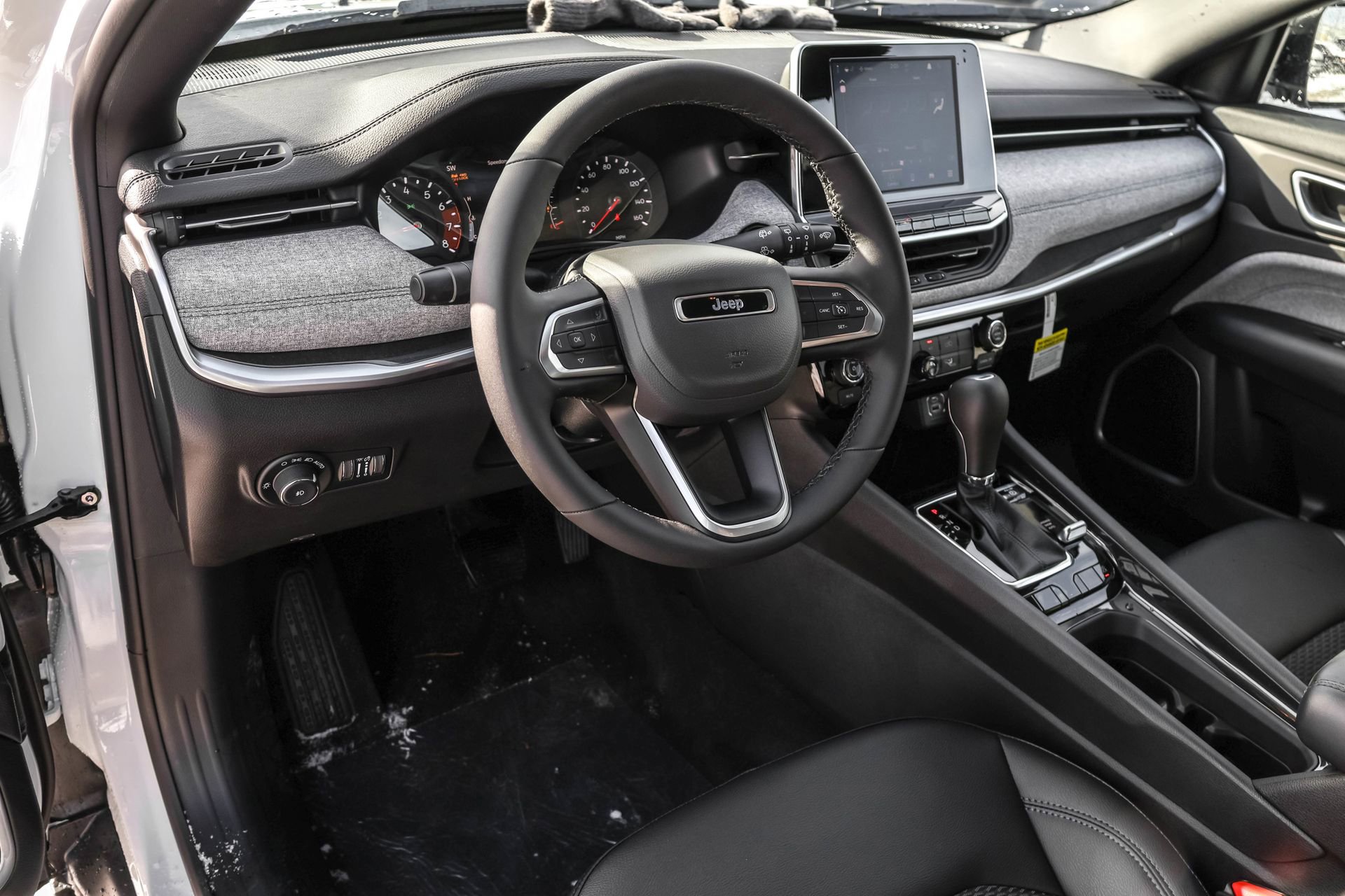 New 2026 Jeep Compass Latitude image 3