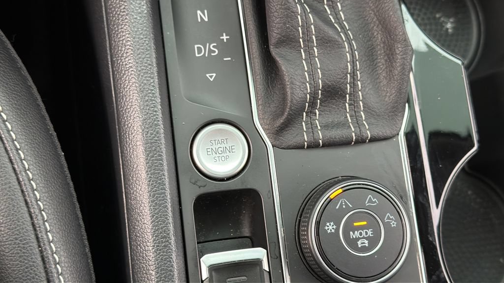 Certified 2023 Volkswagen Atlas SEL R-Line AWD/4WD image 26