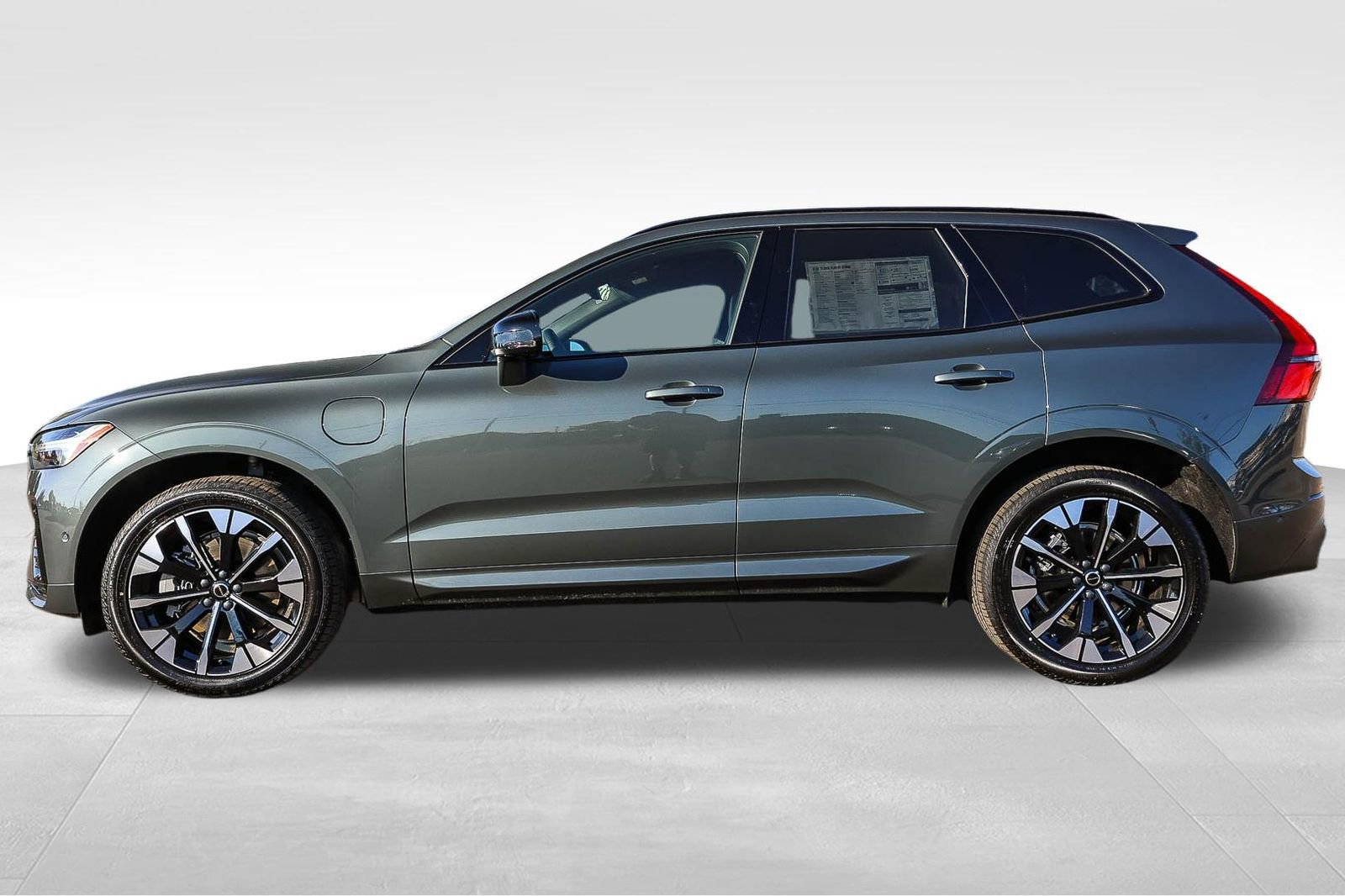 New 2026 Volvo XC60 T8 Plus w/ Climate Package image 8