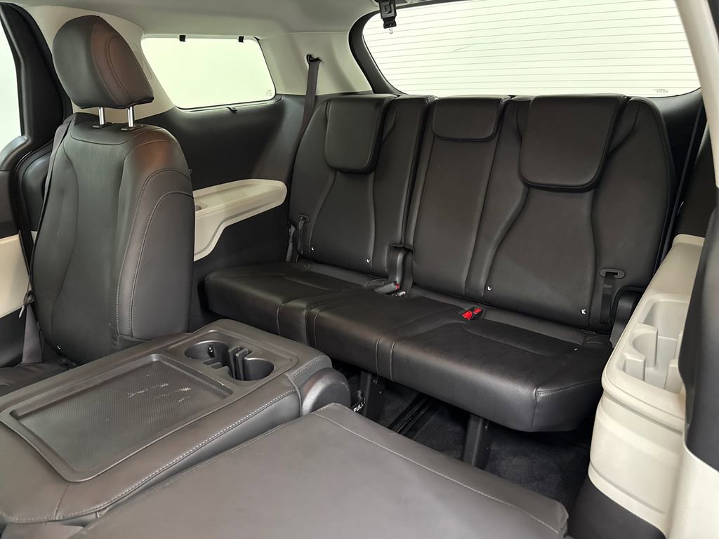 Used 2023 Kia Carnival EX FWD image 24