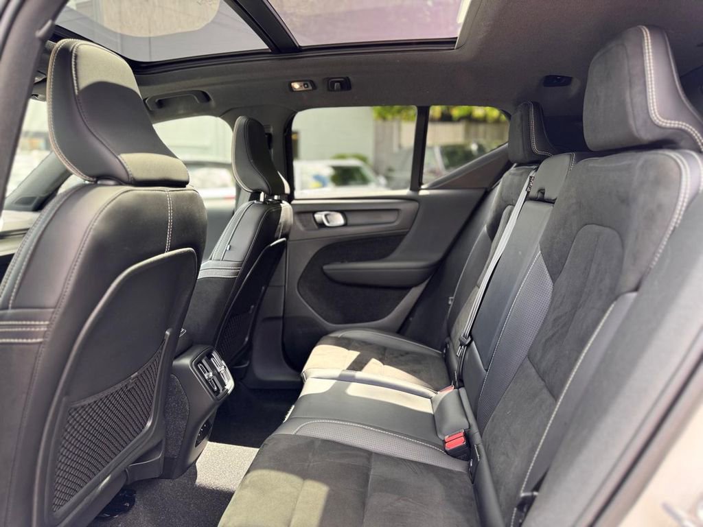 Used 2021 Volvo XC40 T5 R-Design w/ Protection Package Premier AWD/4WD image 24