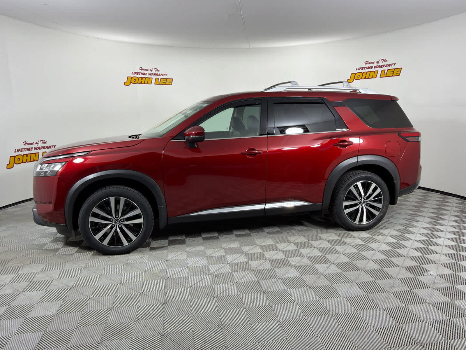 Certified 2024 Nissan Pathfinder Platinum FWD image 2
