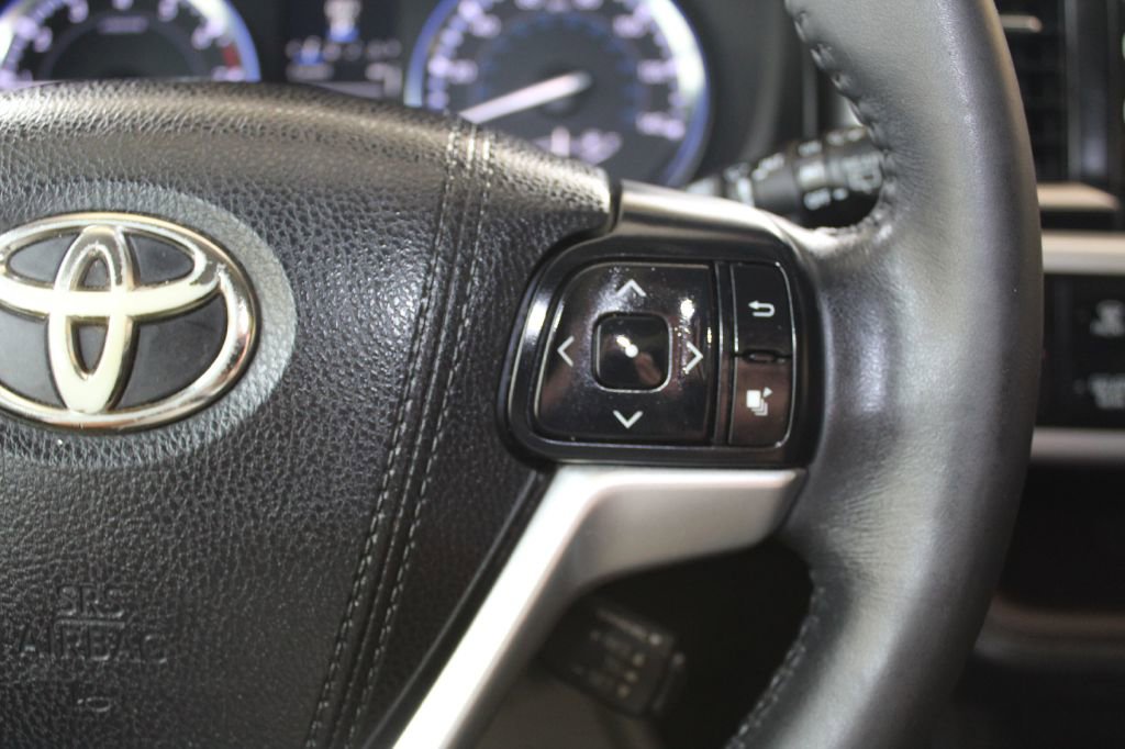 Used 2015 Toyota Highlander XLE image 40