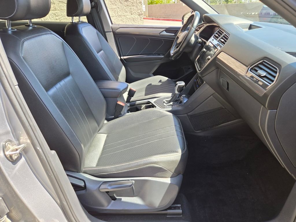 Used 2022 Volkswagen Tiguan SE R-Line FWD image 22