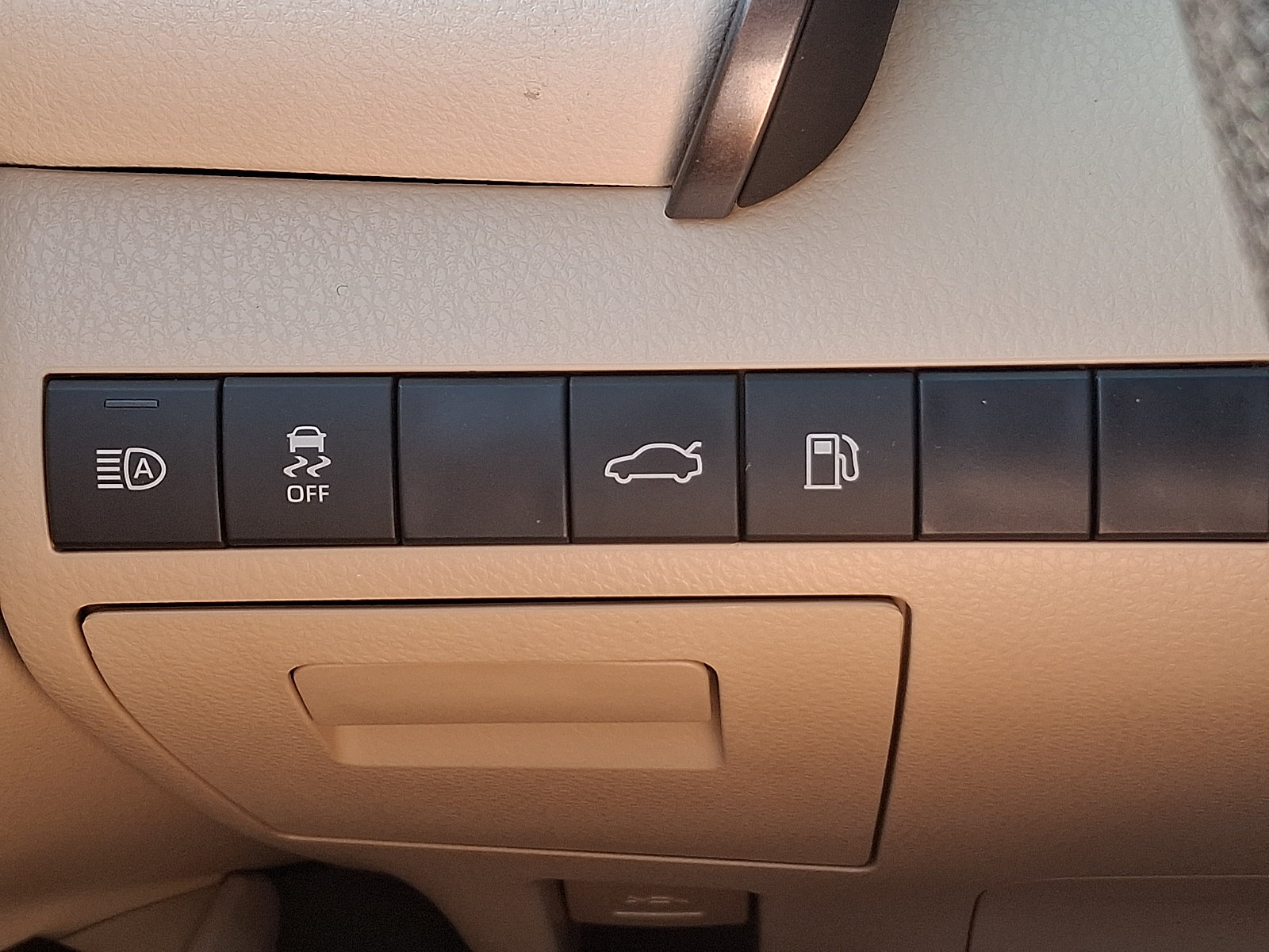 Used 2018 Toyota Camry LE w/ Convenience Package FWD image 23