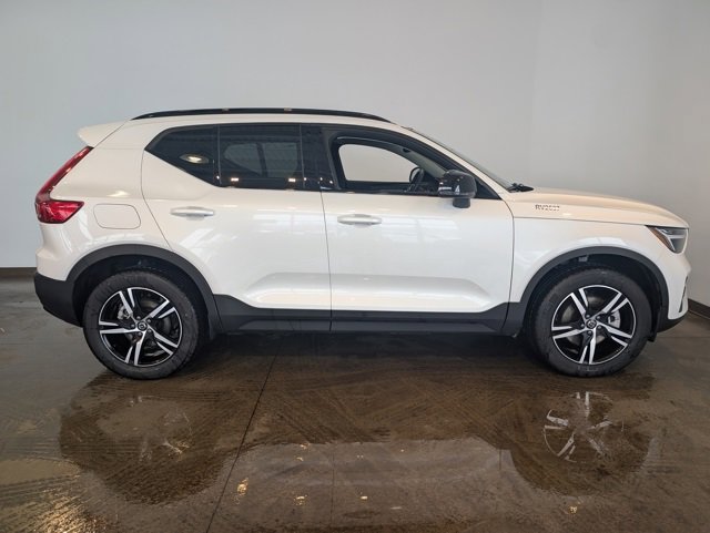 Used 2026 Volvo XC40 B5 Core w/ Climate Package image 6