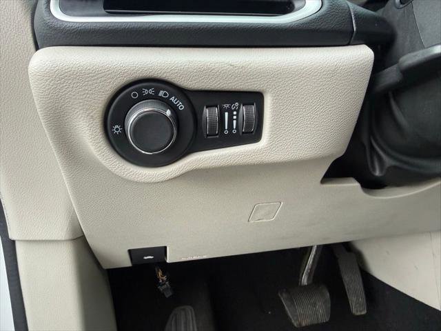 Certified 2023 Chrysler Voyager LX FWD image 15