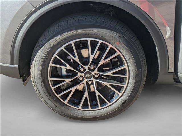 New 2026 Ford Escape SE w/ Class II Trailer Tow Package image 17