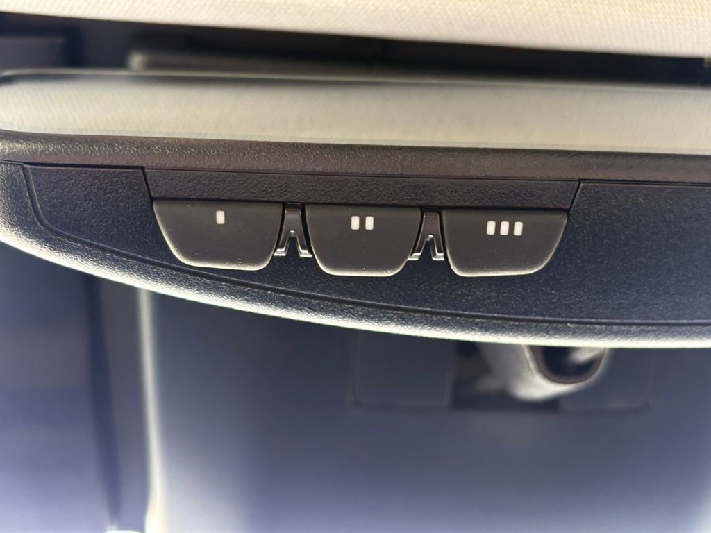 Used 2025 Toyota Prius XLE image 29