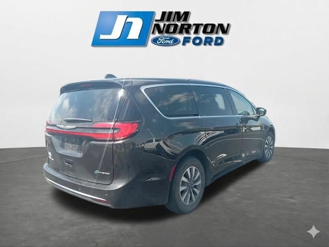 Used 2023 Chrysler Pacifica Touring-L FWD image 11