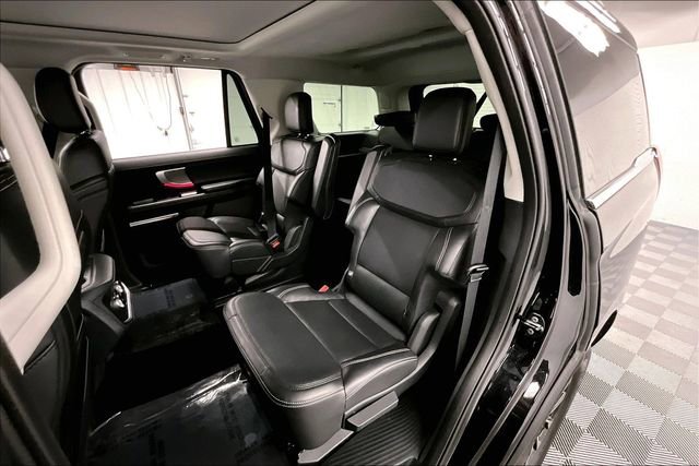 Used 2025 Ford Expedition Platinum image 25