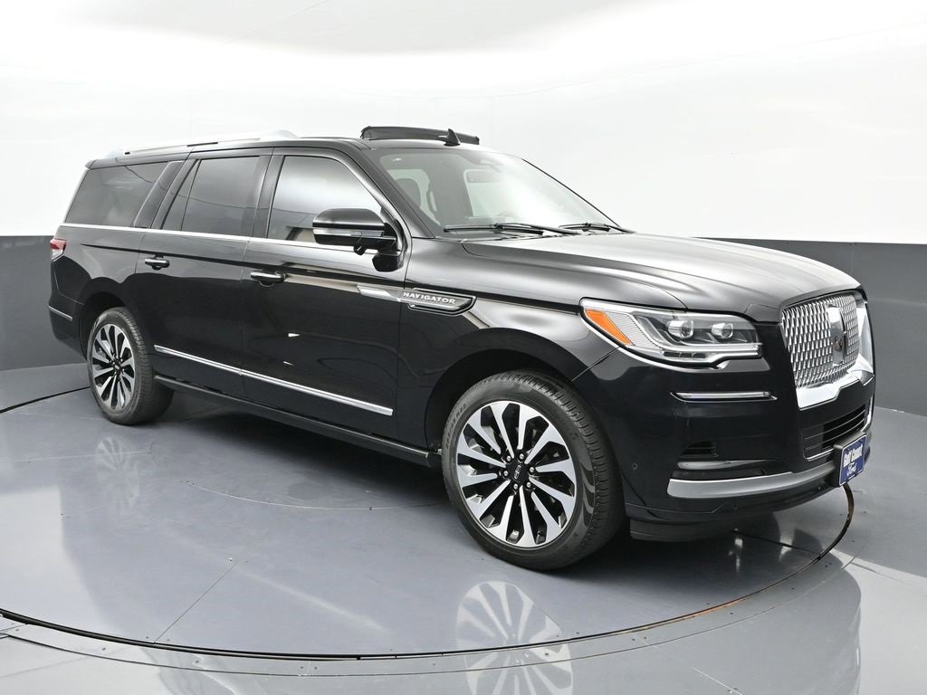 Used 2023 Lincoln Navigator L Reserve image 2
