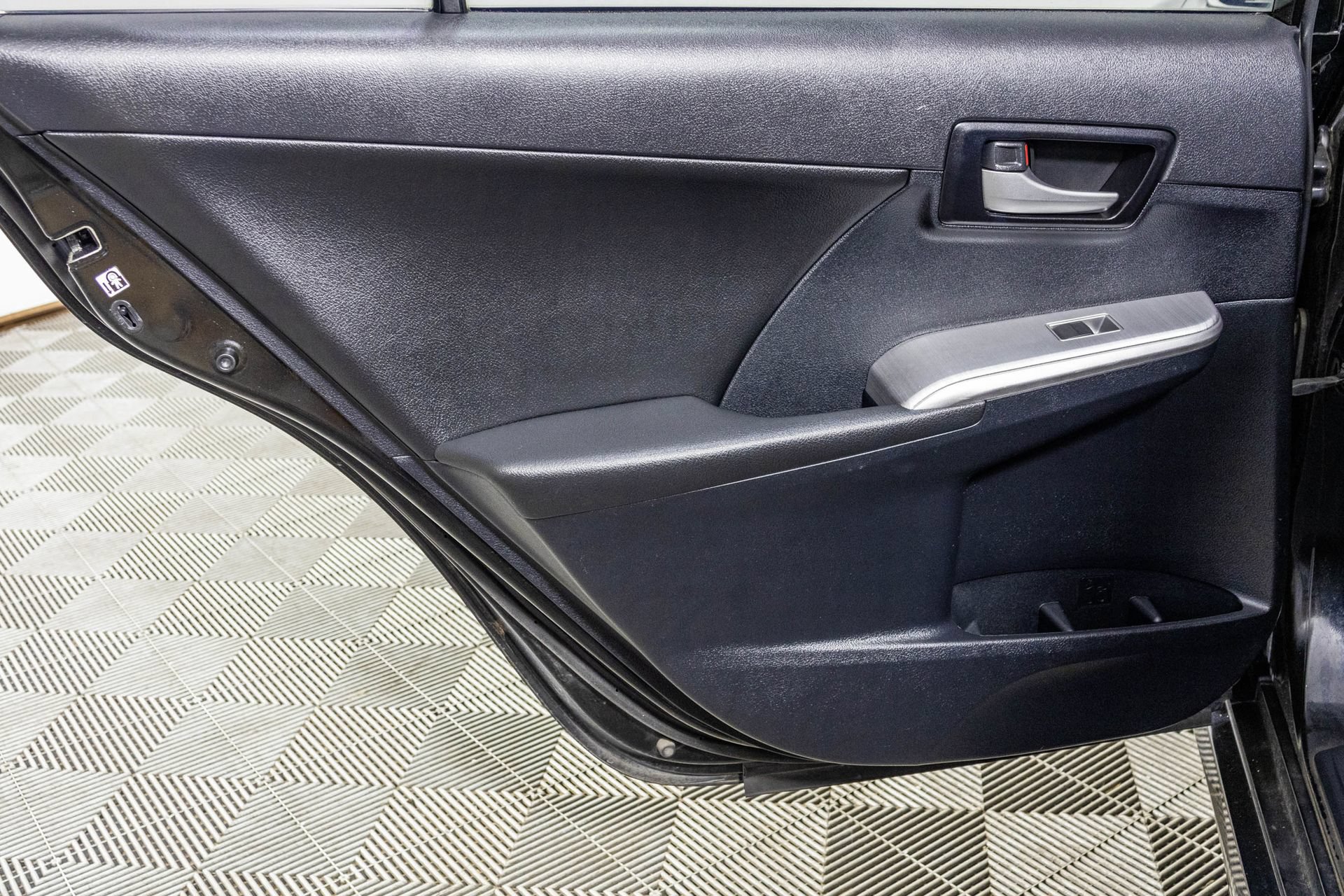 Used 2012 Toyota Camry SE w/ Leather Pkg FWD image 41