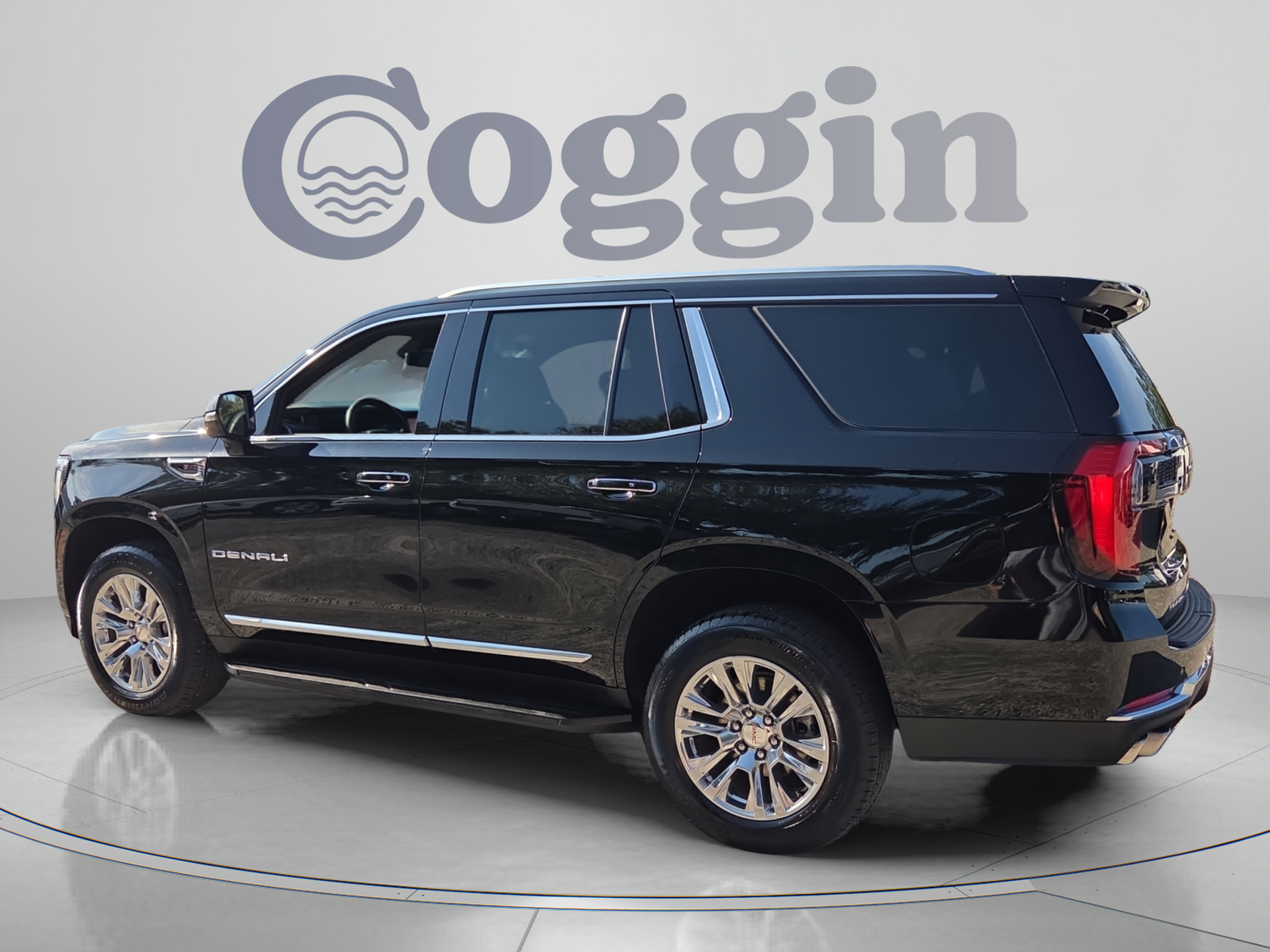 Used 2025 GMC Yukon Denali AWD/4WD image 3