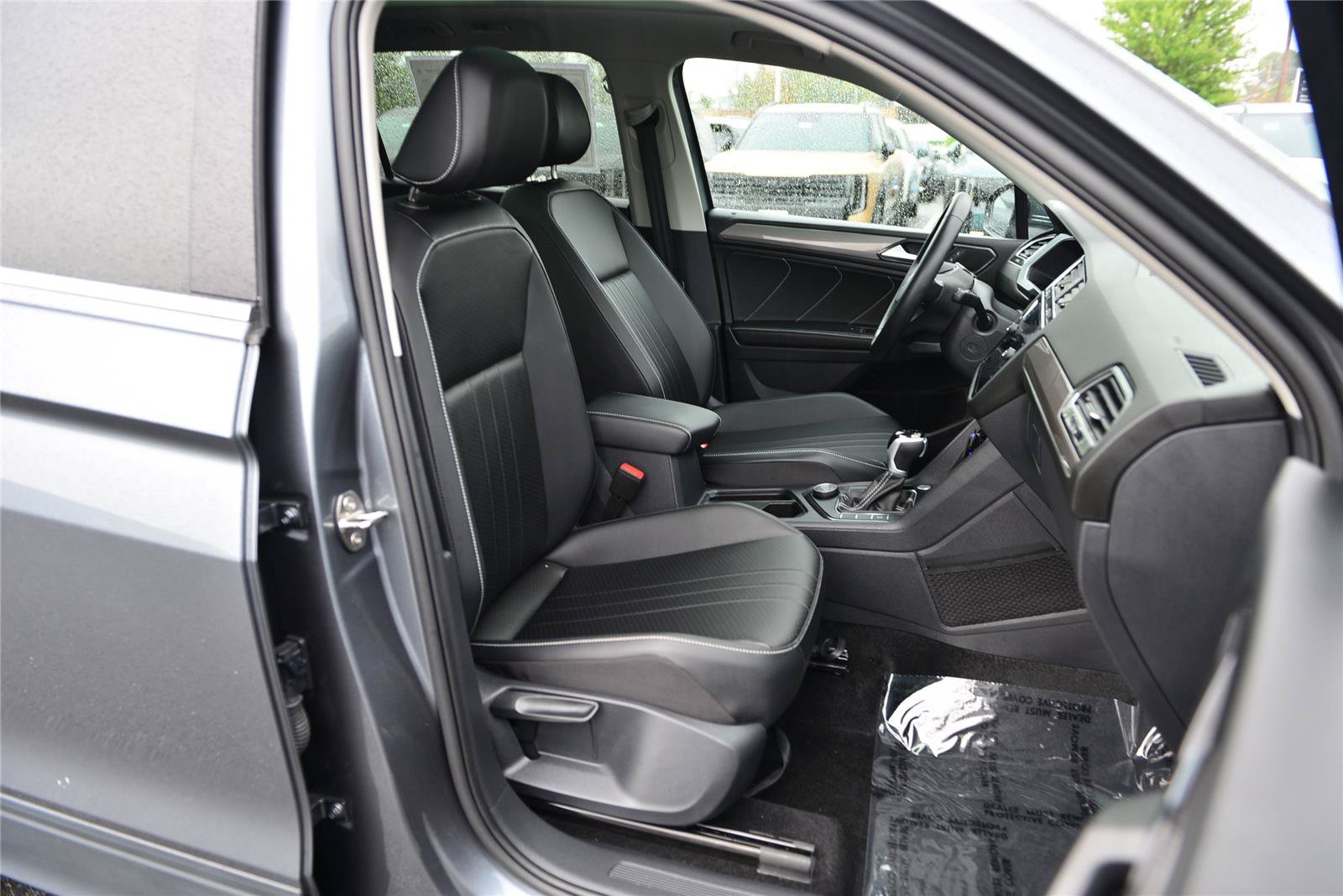 Certified 2024 Volkswagen Tiguan SE AWD/4WD image 5
