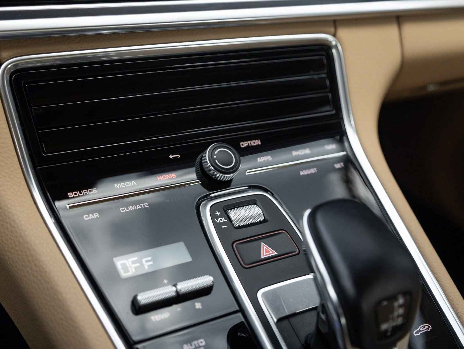 Certified 2023 Porsche Panamera 4 Platinum Edition image 26