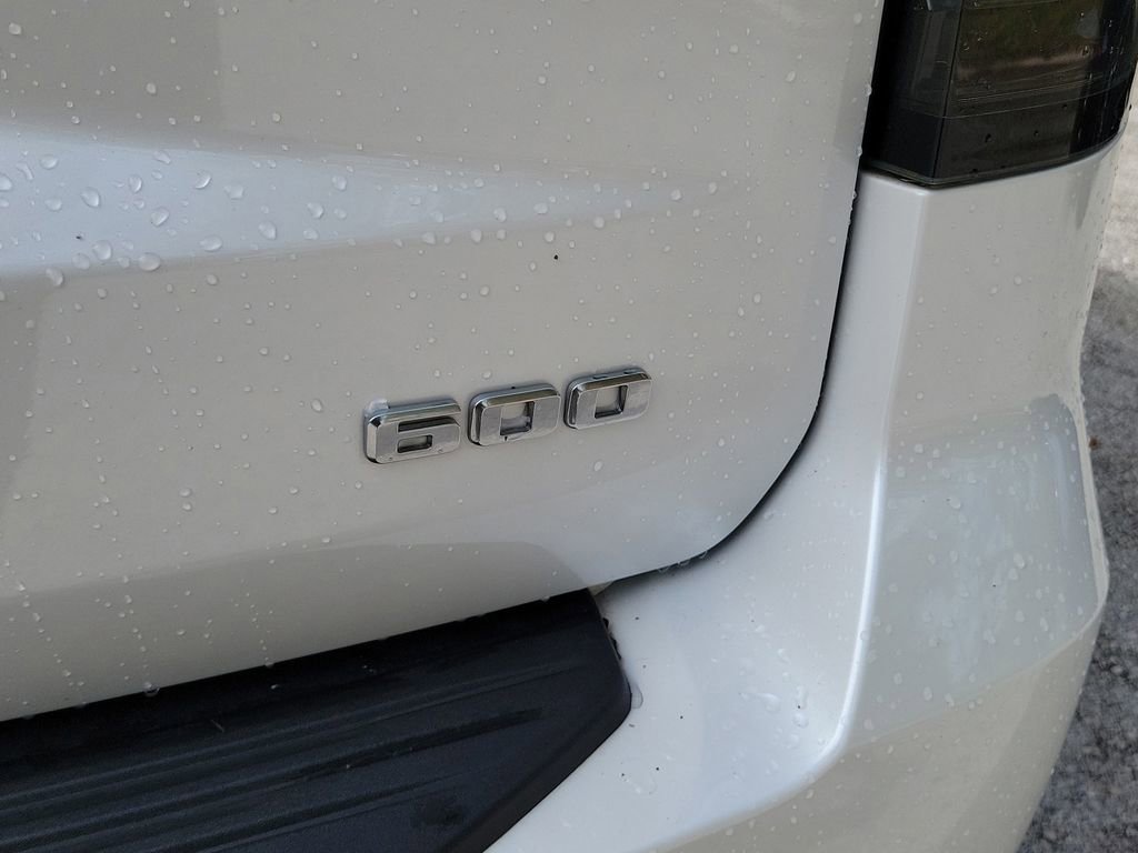 Used 2022 Cadillac Escalade Luxury image 7