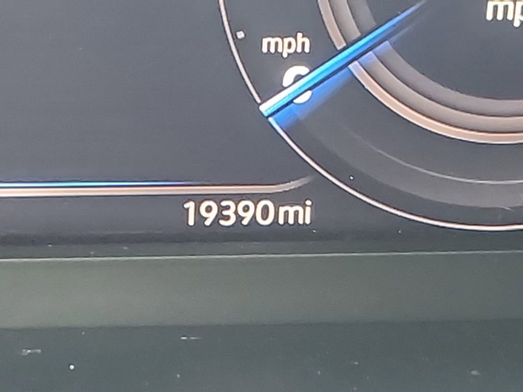 Certified 2024 Volkswagen Tiguan SEL R-Line image 16