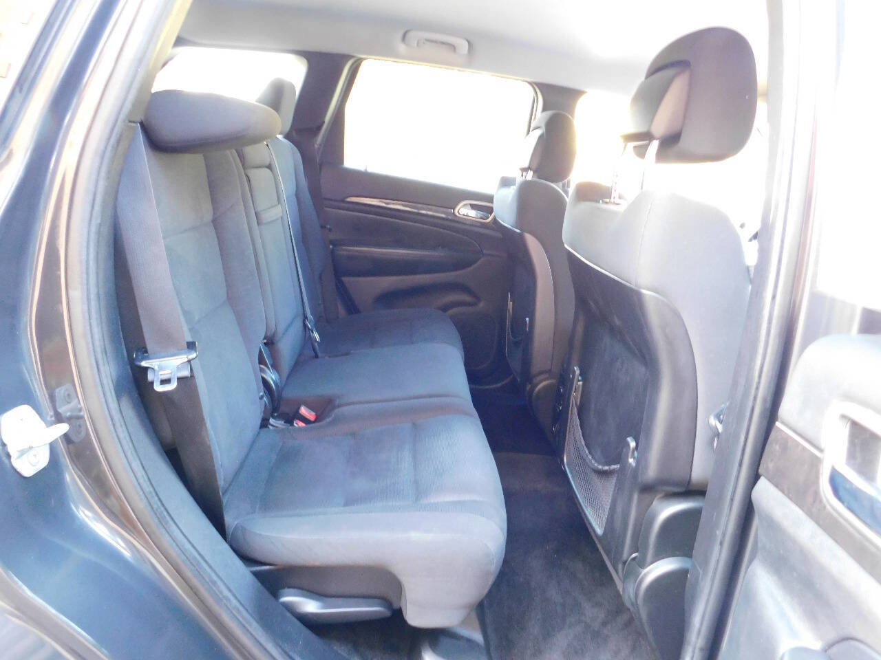 Used 2011 Jeep Grand Cherokee Laredo image 24