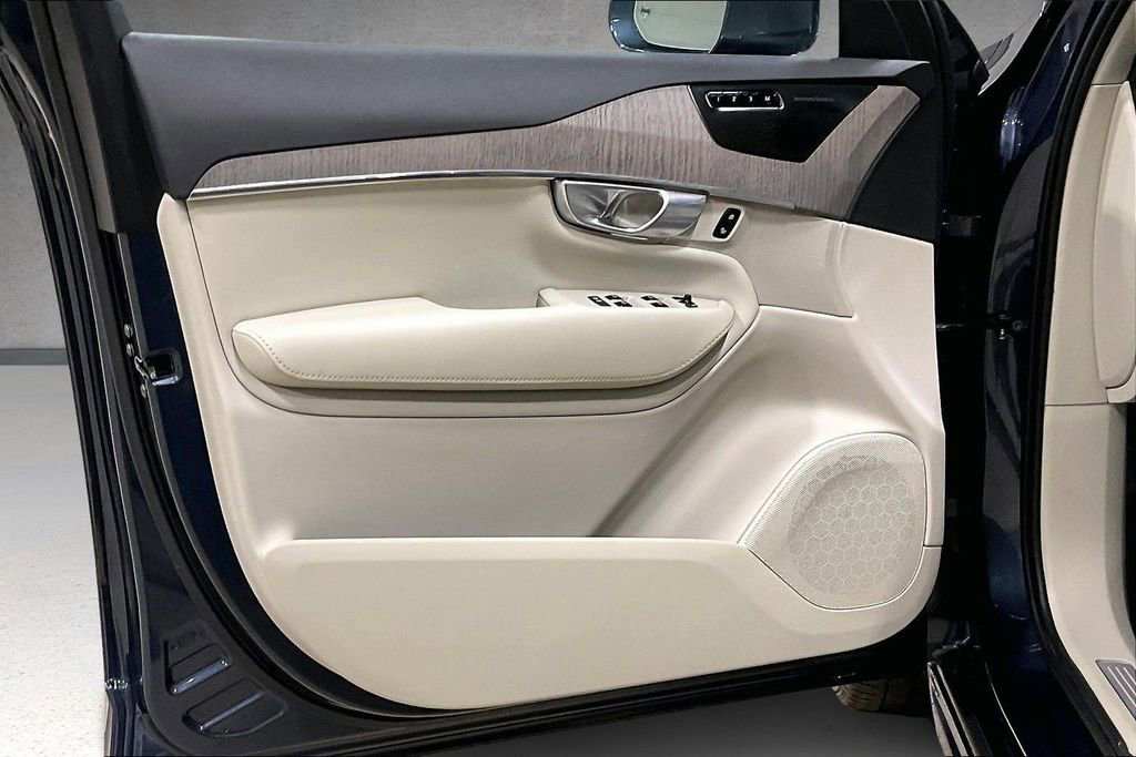 Certified 2023 Volvo XC90 B6 Plus w/ Protection Package image 19