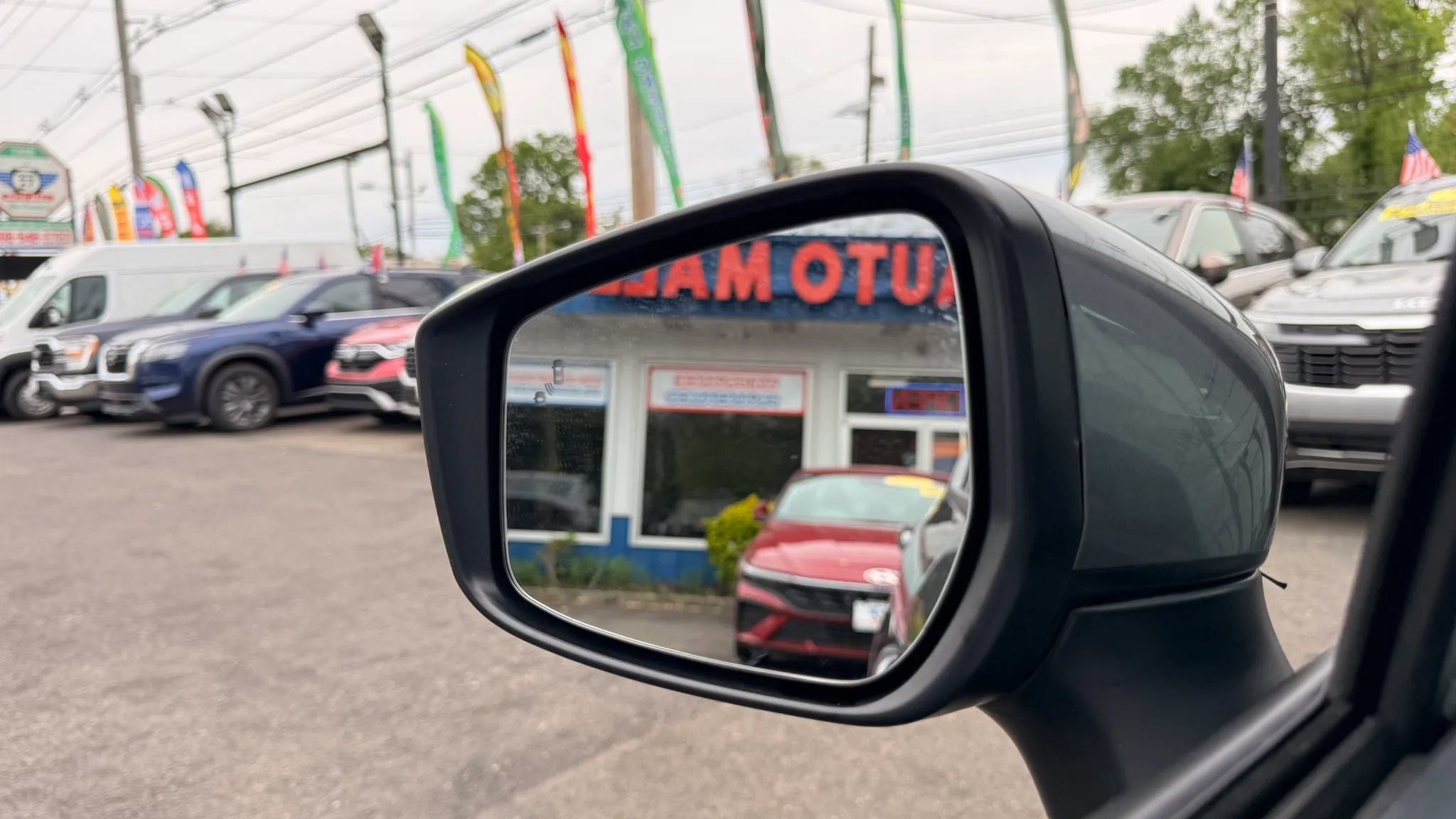 Used 2025 Nissan Versa SV FWD image 27