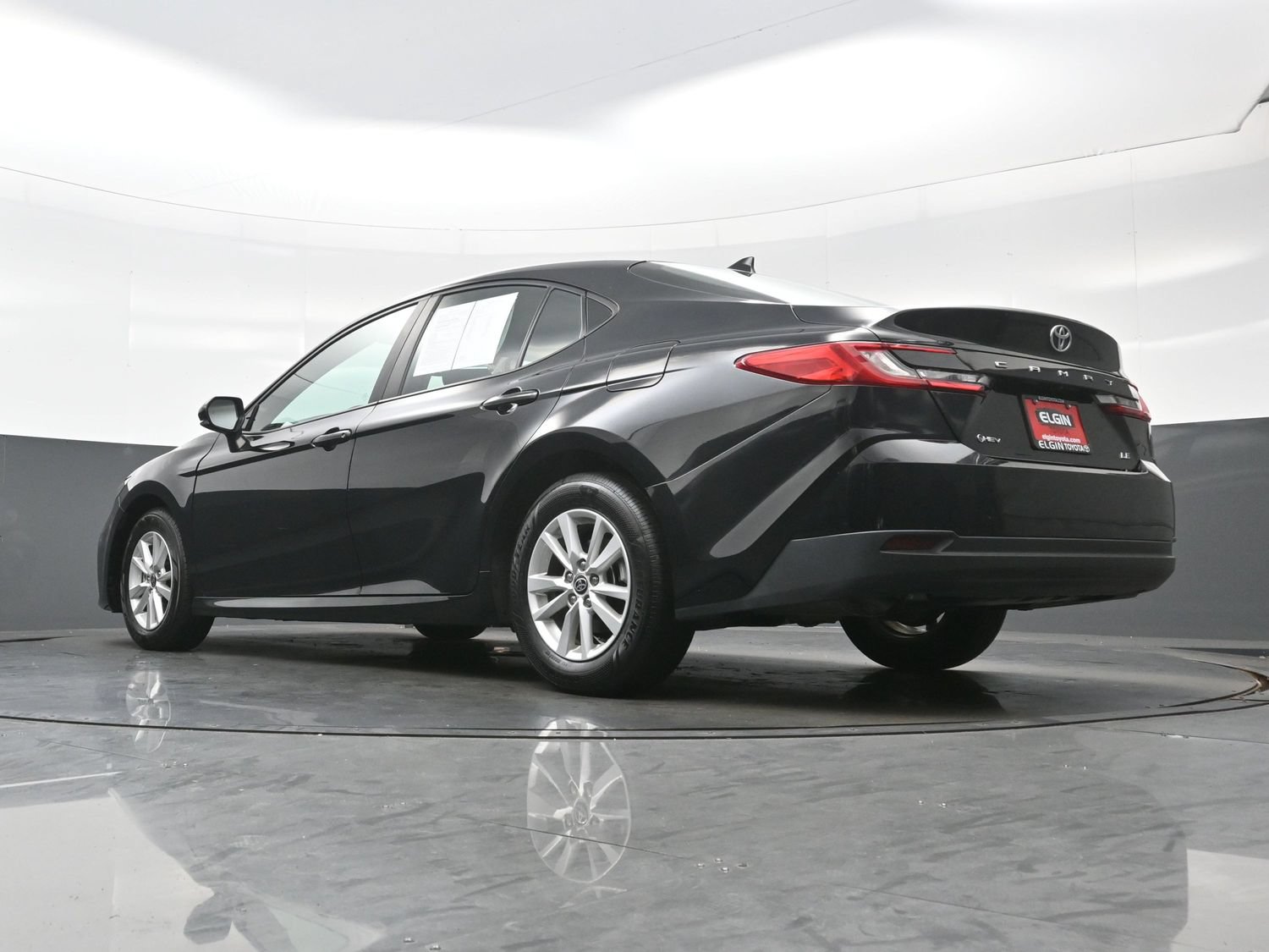 Used 2025 Toyota Camry LE FWD image 30