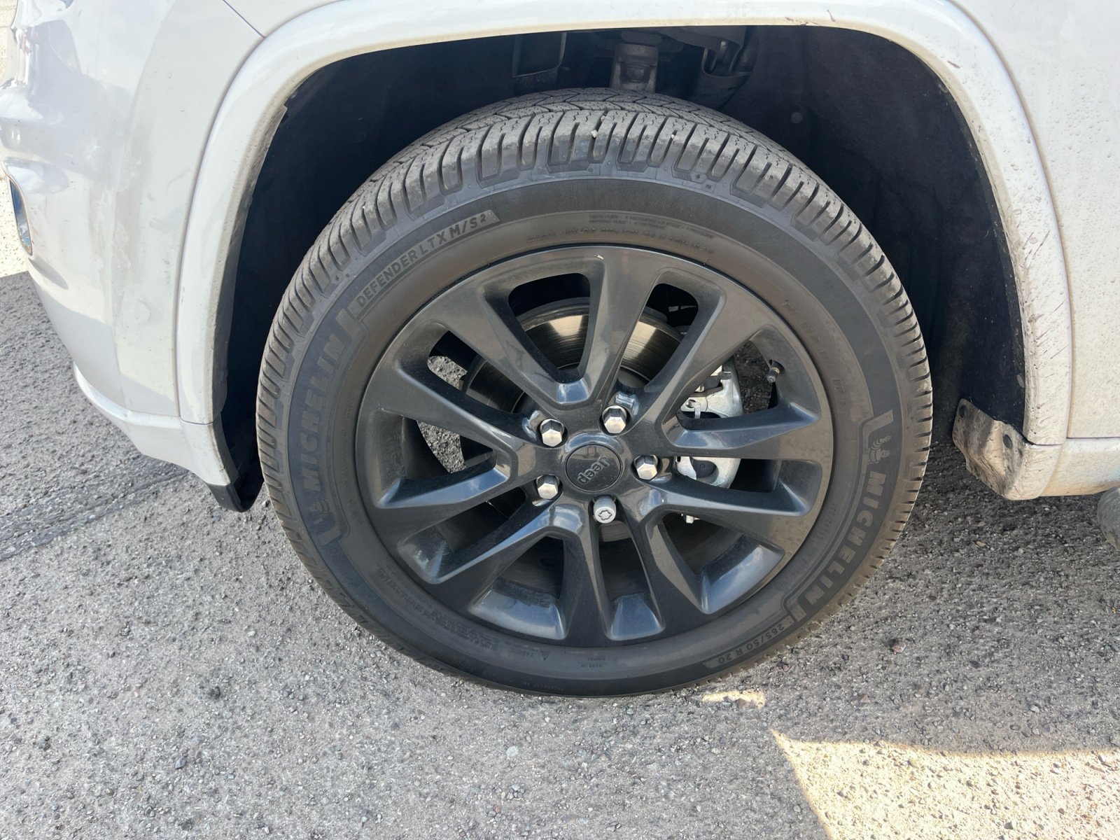 Used 2017 Jeep Grand Cherokee Altitude image 25