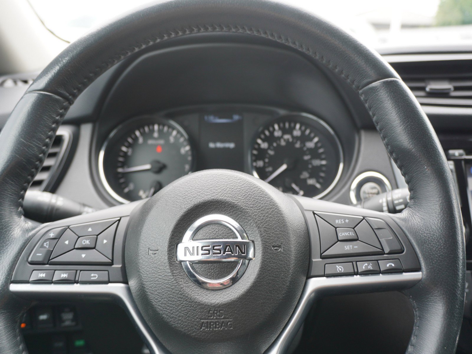 Used 2017 Nissan Rogue SL w/ SL Premium Package FWD image 24