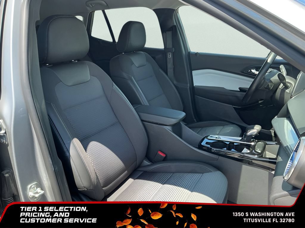 Used 2025 Chevrolet Trax LT w/ LT Convenience Package FWD image 15