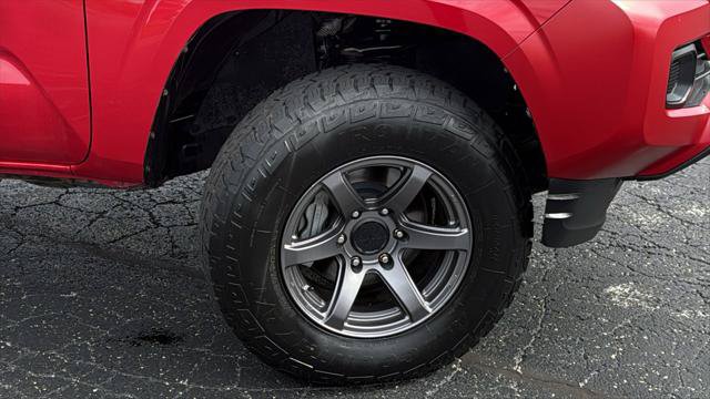 Certified 2022 Toyota Tacoma SR AWD/4WD image 9