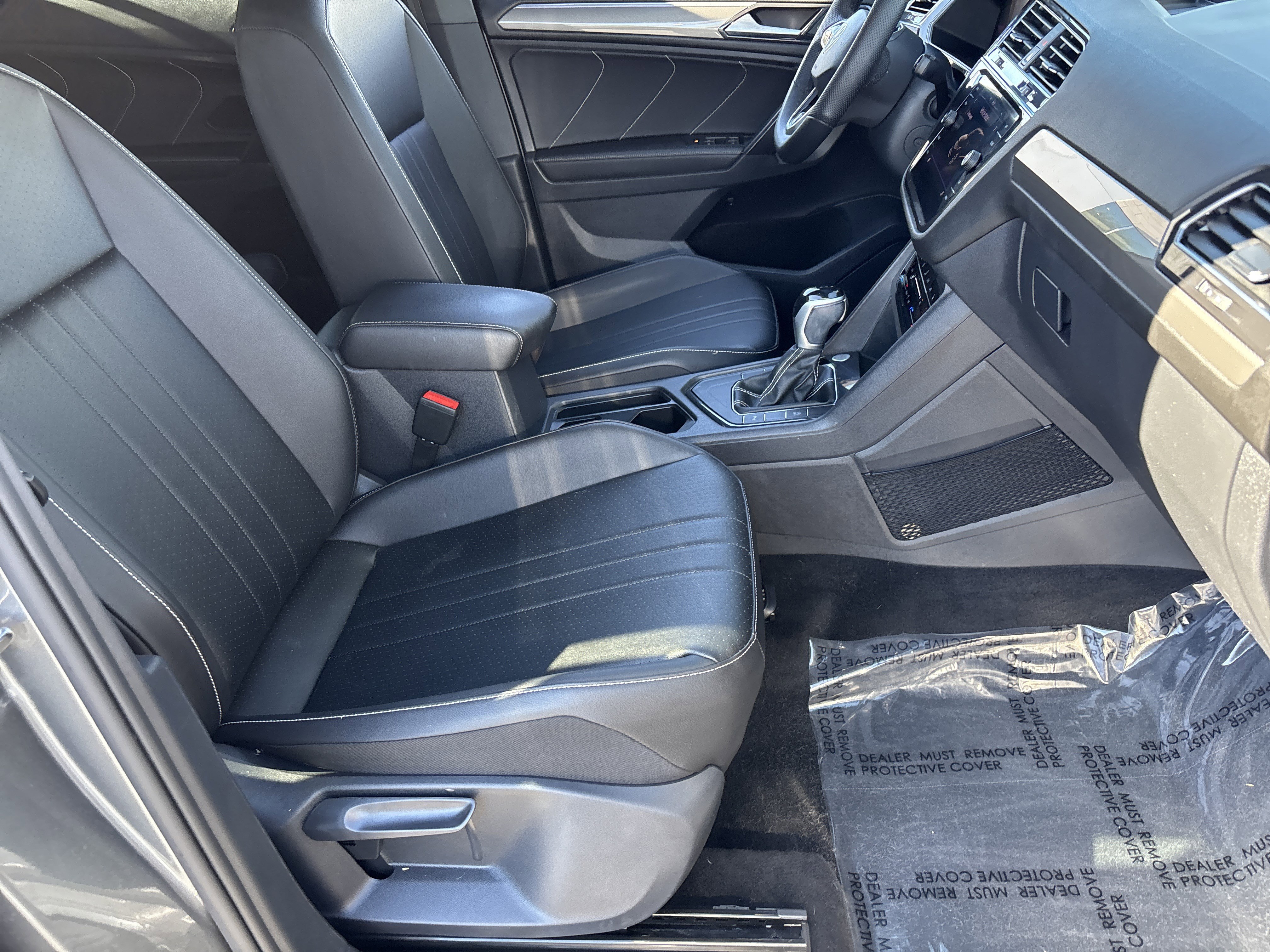 Used 2022 Volkswagen Tiguan SE R-Line image 10