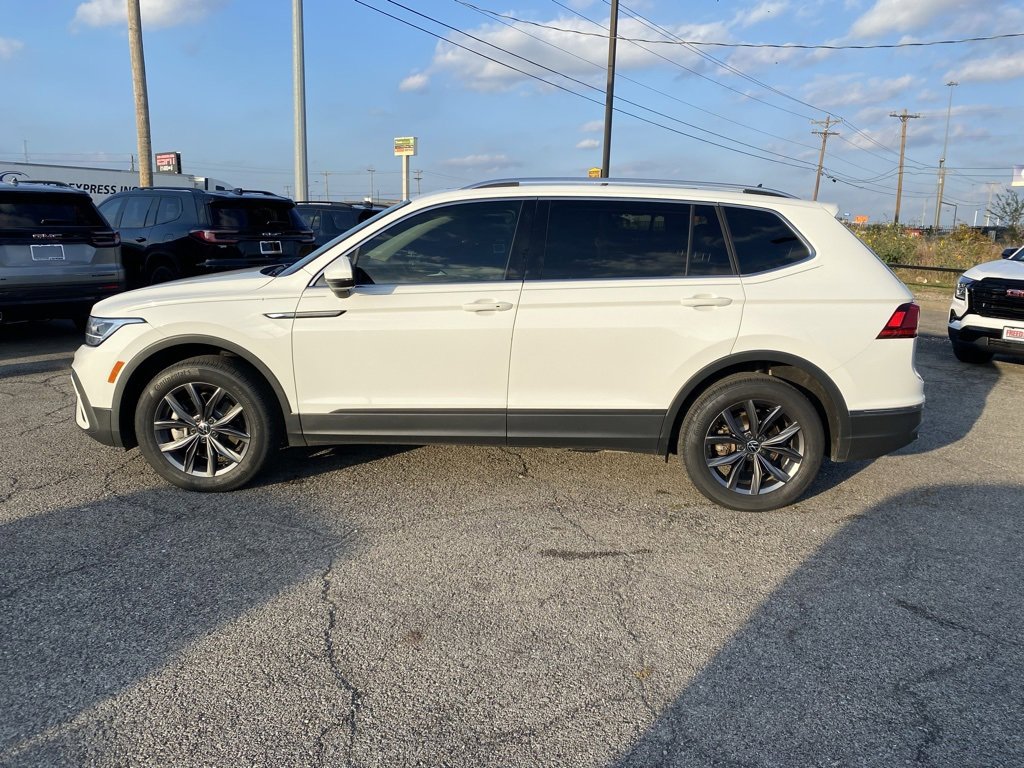 Used 2022 Volkswagen Tiguan SE image 2