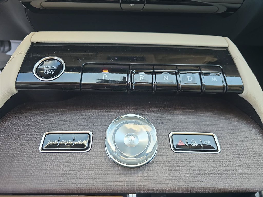New 2027 Lincoln Navigator Premiere RWD image 14