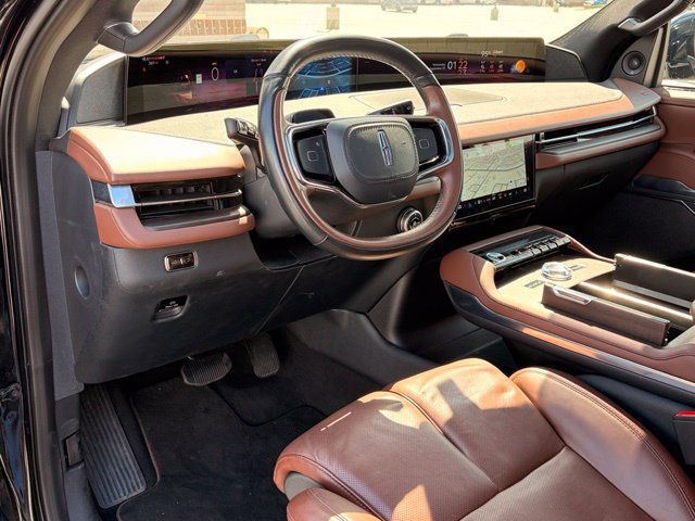 Used 2025 Lincoln Navigator Reserve AWD/4WD image 12