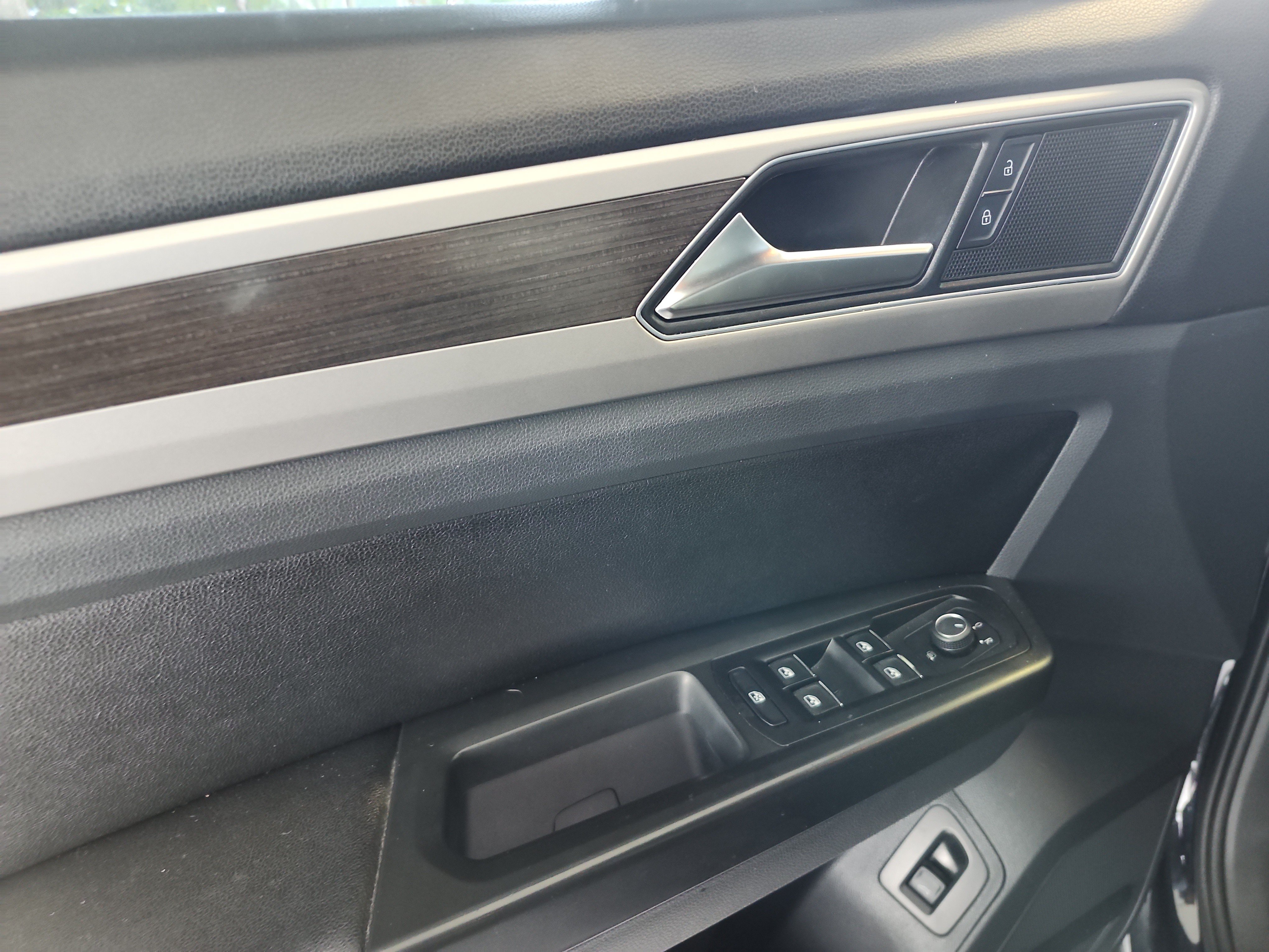 Used 2018 Volkswagen Atlas SE FWD image 18