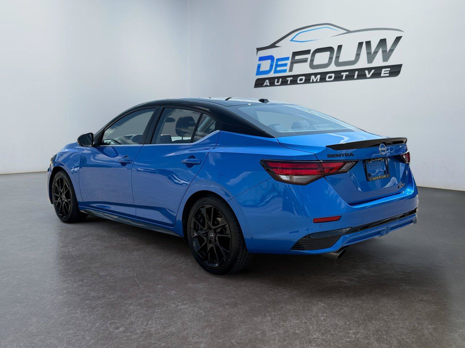Used 2025 Nissan Sentra SR w/ Midnight Edition FWD image 5