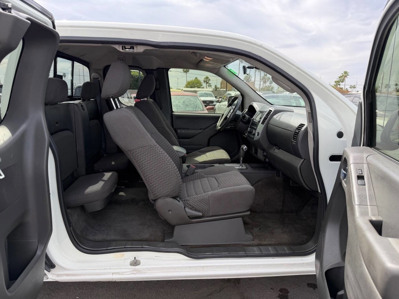 Used 2018 Nissan Frontier SV RWD image 21