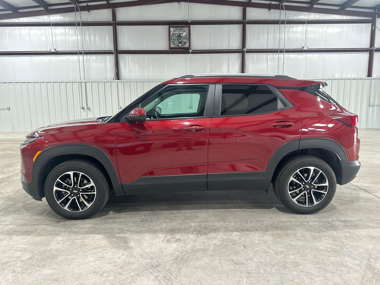 Used 2024 Chevrolet TrailBlazer LT AWD/4WD image 2