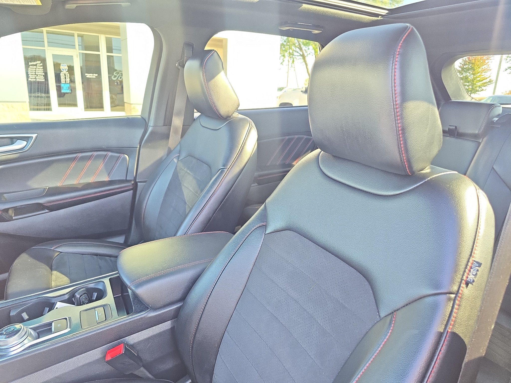 Used 2021 Ford Edge ST-Line w/ Class II Trailer Tow Package AWD/4WD image 13