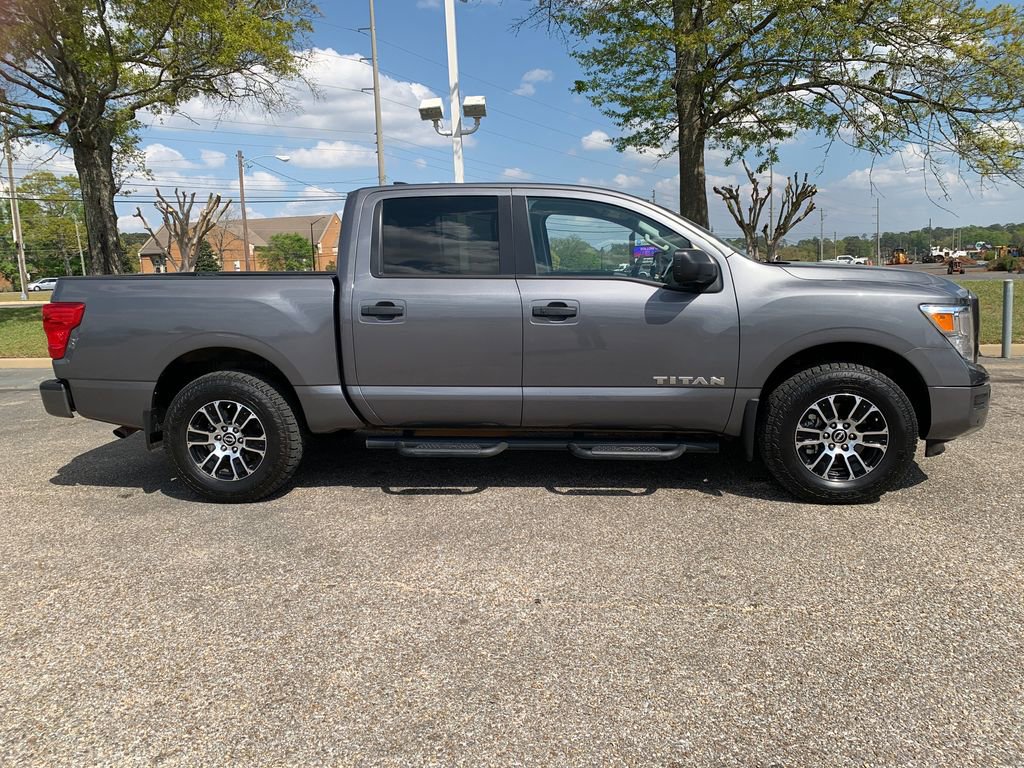 Used 2023 Nissan Titan SV w/ SV Convenience Package image 2