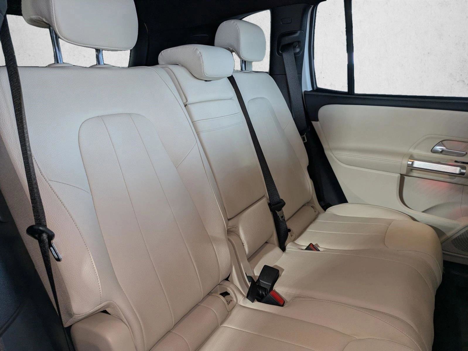 Certified 2025 Mercedes-Benz GLB 250 4MATIC image 17