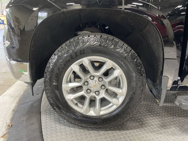 Used 2023 Chevrolet Silverado 1500 LT AWD/4WD image 10