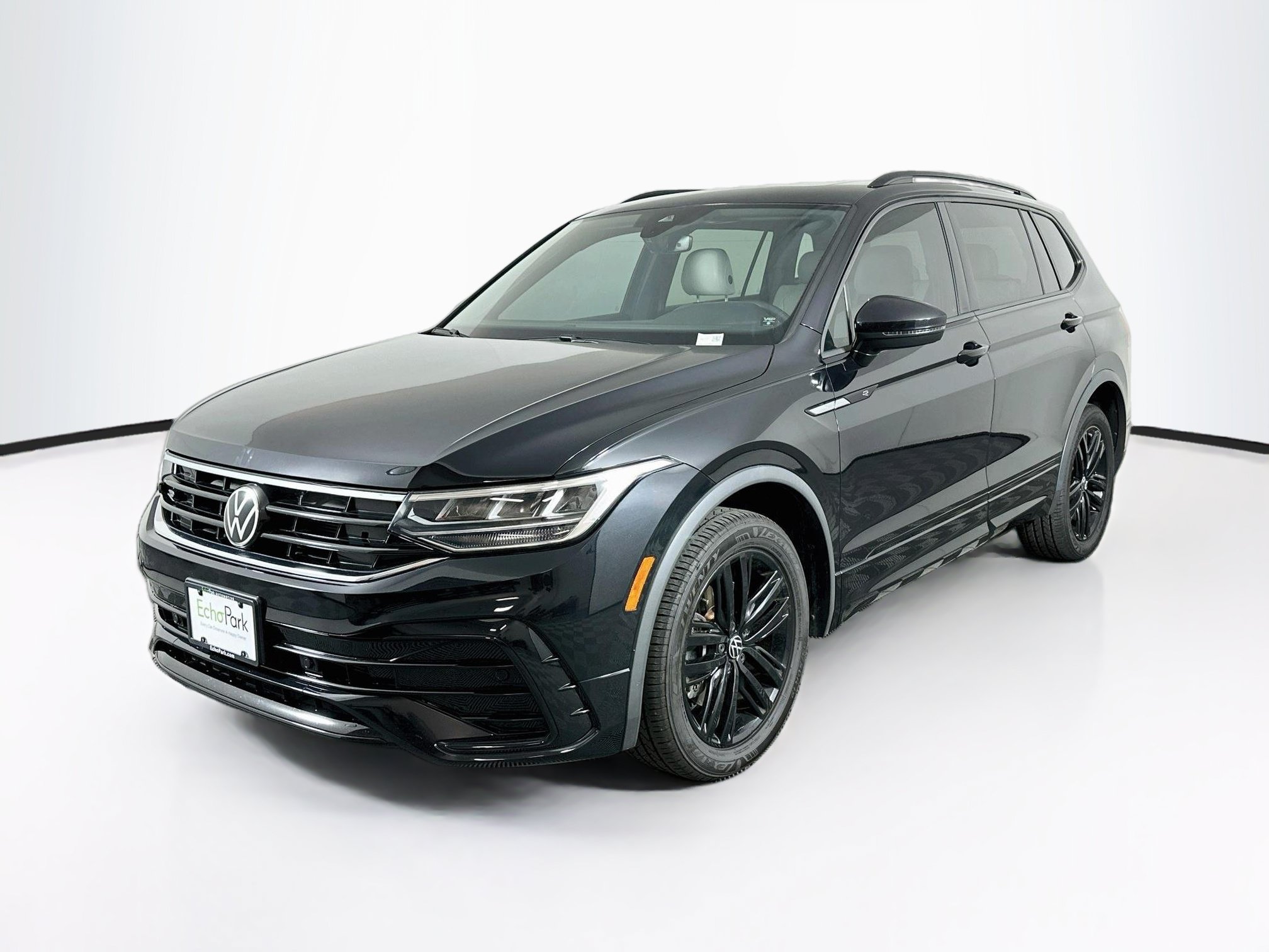 Used 2022 Volkswagen Tiguan SE R-Line FWD image 3